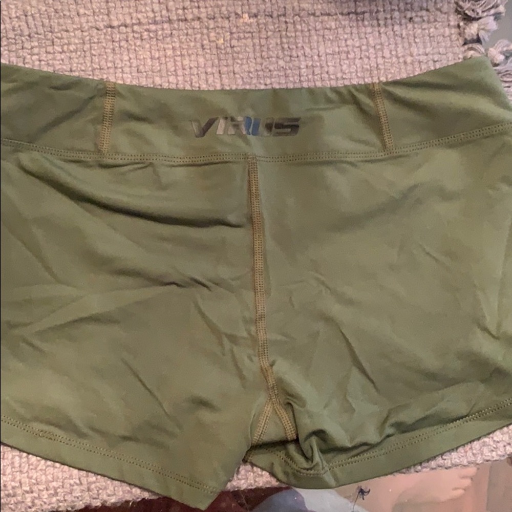Virus Booty shorts Size L